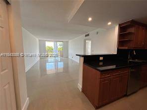 $1,650 / 1br - 714ft2 - Nice 1 bedroom, 1 full and half bathrooms available for rent! (NORTH MIAMI)64049278998657120