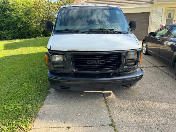 2001 GMC Savanah 2500 Cargo Work Van - $2,500 (Southfield)63470428574977121