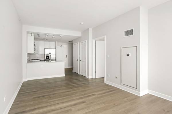 $2,636 / 1br - Stunning 1 Bedroom in West Loop! W/D, Gym, CTA, 24 Hr Concierge (West Loop)63899124085379123