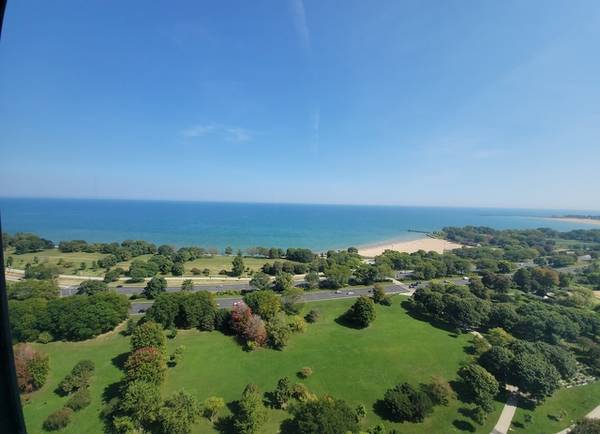 $2,100 / 1br - 800ft2 - EDGEWATER BEACH.  SPECTACULAR DIRECT LAKE AND PARK VIEW! (5415 N. Sheridan Road)63959879676290121