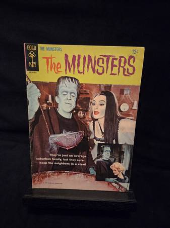 THE MUNSTERS COMIC BOOK #1 (1ST APP, HOT TV PHOTO COVER KEY) 1