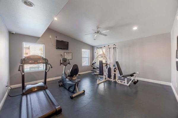 $1,012 / 1br - 685ft2 - Garage, Package Receiving, Ceiling Fan (5950 S Pecos Rd, Las Vegas, NV)63907025306115120