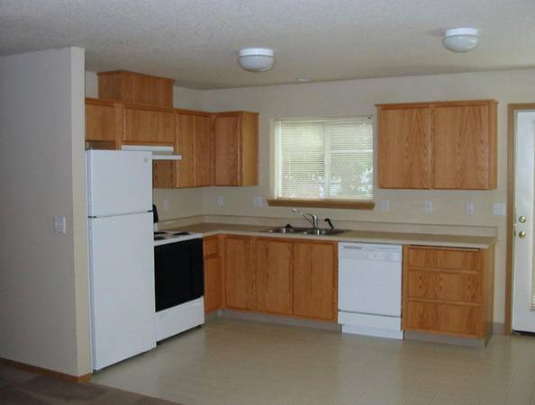 $1,500 / 2br - In the Heart of Mall 205 + Easy Access to Freeways + Two Bed (East Portland)63867270323713124