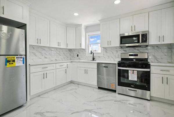 $879,000 / 5 habitaciones - Casa unifamiliar grande completamente renovada y totalmente independiente (Queens, fácil acceso a la Belt Pkwy)63689899006849120