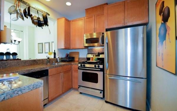 $1,450 / 2br - 1100ft2 - Furnished private room w attached bathroom (Hayward)63879903557379120