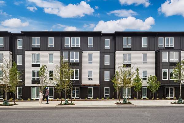 $950 / 380ft2 - Patio interior, Estudio, Portland OR (11560 SE Division St, Portland, OR)63845978581889122