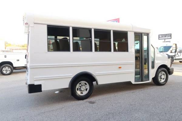 2013 Chevrolet Express 3500 - Photo 5