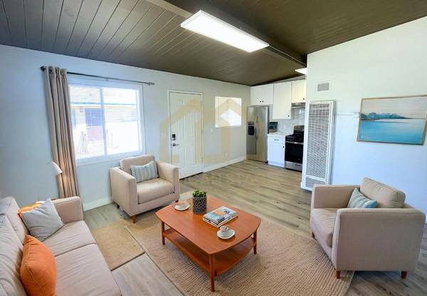 Beautifully Updated 1-Bed/ 1-Bath Apartment! 1