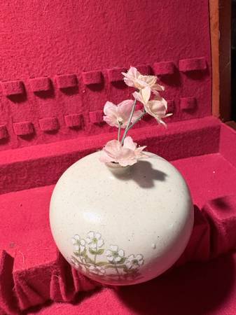 Small flower vase 1