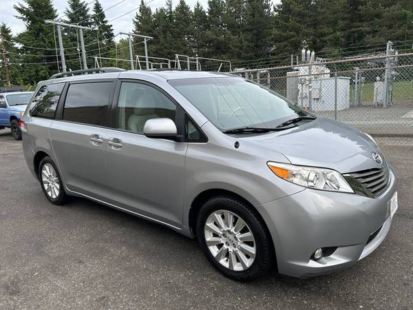2014 Toyota Sienna XLE AWD --Título limpio, Cuero, Techo solar, Equipado-- - $22,995 (kirkland)63613938574339122