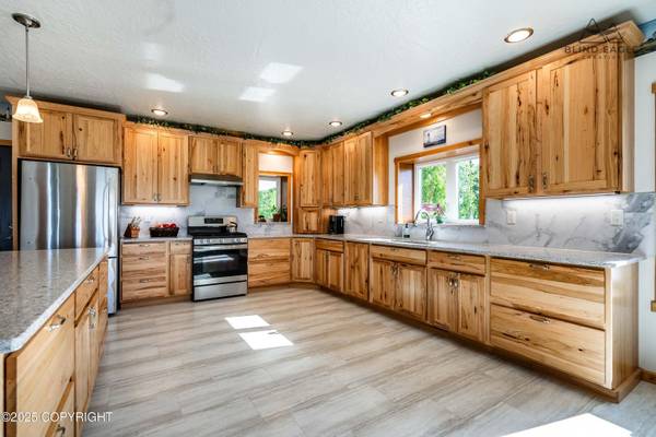 $2,299,000 / 8br - 5744ft2 - NEW LISTING! Unique Property. EXTREMELY PRIVATE & Secluded 200 Acres! (Wasilla)64004783984771124