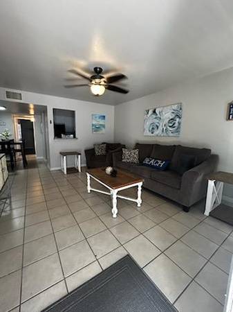 $1200.00 / 1br - 725ft2 - Spacious Island Apartment63812507378947122