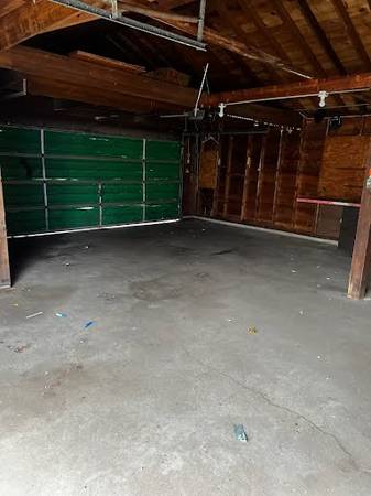 $300 / 650ft2 - 3 Car Garage with lighting and light electric (Hessville)64201221412354122