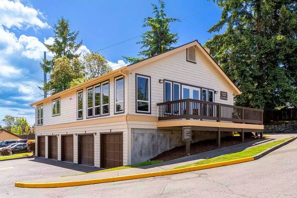 $1,945 / 2br - 933ft2 - Ready for a change? This 2 BR, 933 Sq Ft is a breath of fresh air. (Tacoma - West End)63688607857281123