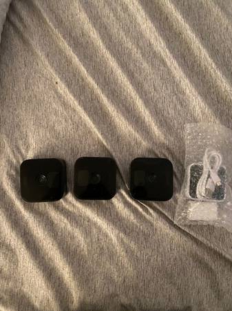 3 Gen 3 Blink cameras with control module 1