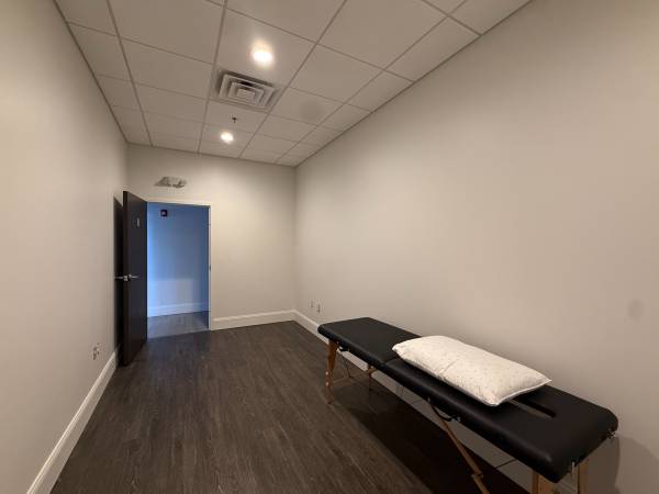 $400 / 220ft2 - 💖✨ Suite de salón disponible – ¡Ubicación en la Ruta 1! ✨💖 (Peabody)63996405429123122