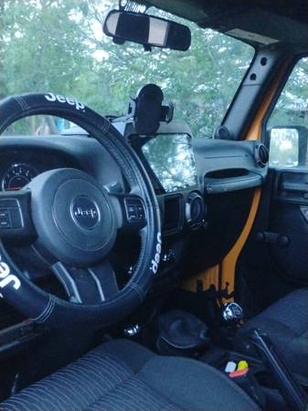 2012 Jeep Wrangler Sport 4x4 SUV 2D Manual EN VENTA - $13,000 (Creedmoor)63621898454019122