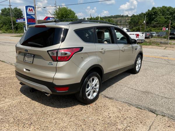 2017 Ford Escape SE 4WD OPEN SUNDAYS 12 - 4    740 633 0039 - $12,980 (Bridgeport, OH)63654695269249122