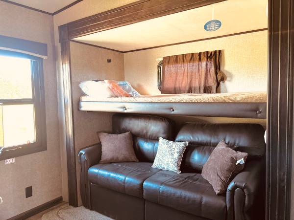 ¡Al por mayor! Remolques de viaje, quintas ruedas, transportadores de juguetes, ¡AHORRA! - $1 (11722 N Hwy 99)63471405656067123