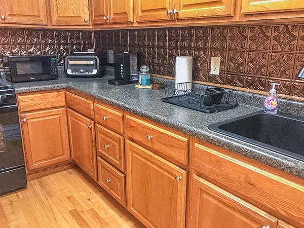 $225,000 Bellevue - Well-maintained duplex - (Bellevue)64013374555777123