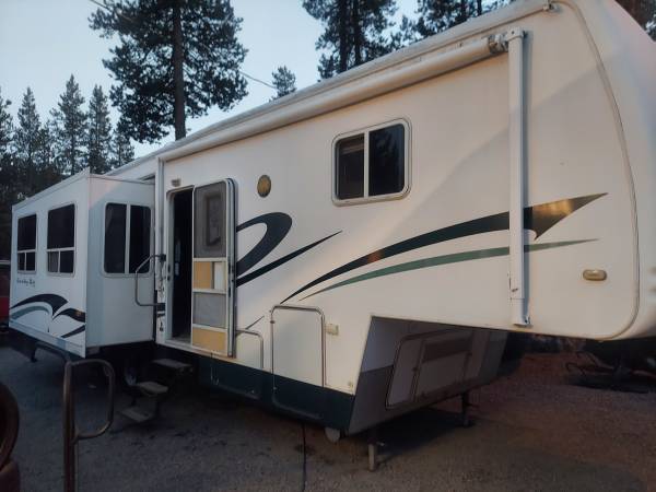 33' Newmar kountry star fifth wheel 1
