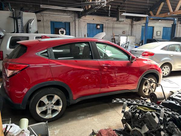 2016 Honda HRV AWD - $9,500 (Chicago)63618919623043120