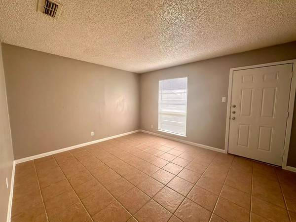 $825 / 2br - 720ft2 - Check out these views! You'll love this location and this 2 bd 1 ba! (Killeen)63806836580865124