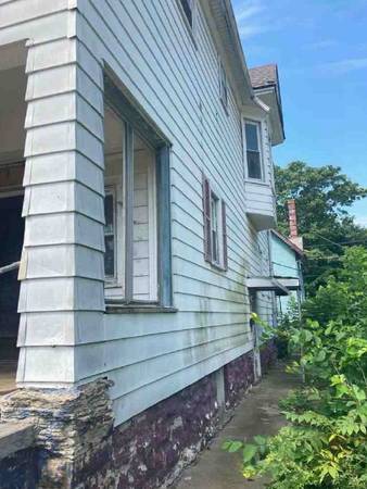 $190,000 Kankakee, IL 3-family — SELLER FINANCE • $190,000 • AS-IS • NO CREDIT (Kankakee)63688333851393122