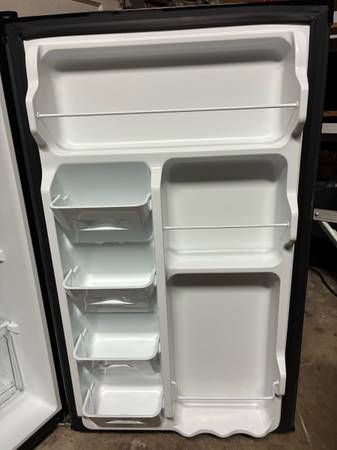Arctic King Mini Fridge - $55 (San Jose)63471412983425122