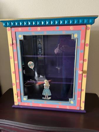 Cute wall cabinet Alice in Wonderland theme 1