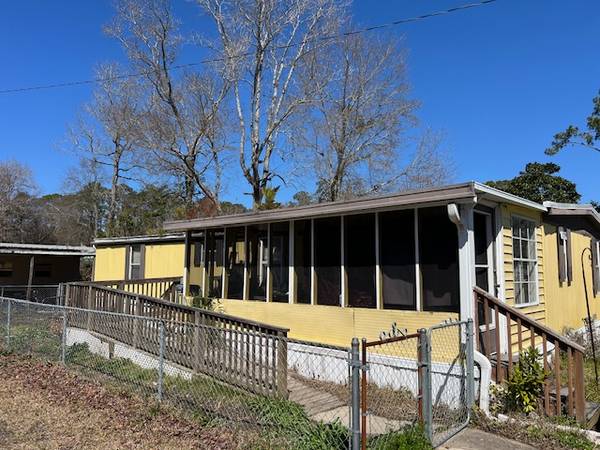 (8-1729) Manuf. Doublewide.  MUST BE MOVED.  CALL THE SELLER 1