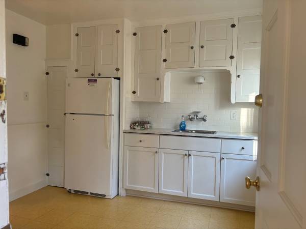 $994 / 1br - 664ft2 - Totally updated upper (2nd) level Condo located in Madison Heights. (Madison Heights)63926726399107124