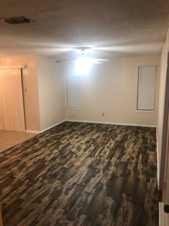 $1,100 / 2br - Hillside condo Downstairs (Laredo exit 3a)63662019082881121