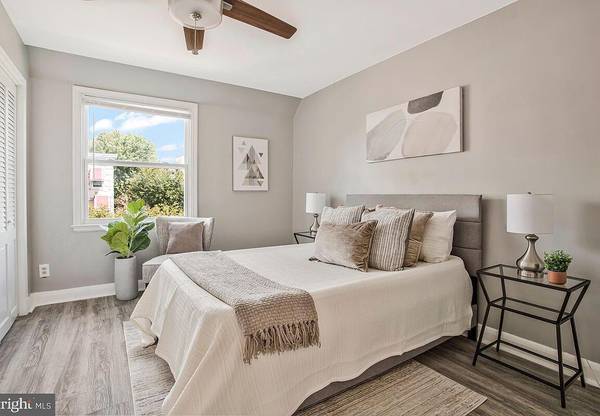 $1,200 / 2br - 987ft2 - "Renovated Gem: Private Parking; New Kitchen; 3-Season Back (Baltimore, MD)63694835730945122