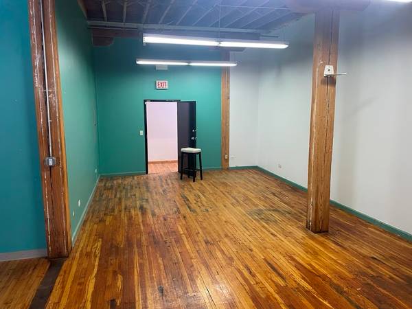 $2,800 / 2495ft2 - Quiet loft space on 2nd floor near hot Fulton Market (West Town)63898602753923121