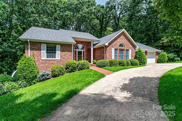 $544,000 / 3br - 1909ft2 - 185 Oak Ridge Drive (Clyde)64029207714689124
