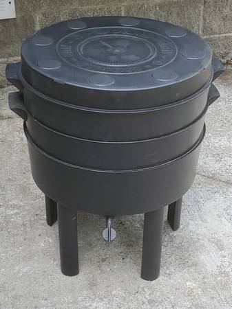 WORM COMPOST BIN: Can-O-Worms - EXCELLENT CONDITION 1