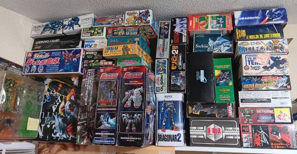 Mecha & Robots: Macross, Robotech, Shogun Warriors, Gundam Model kits 1