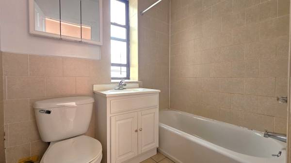 $3,400 / 2br - Beautiful 2 Bedroom West 181st Street (Inwood / Wash Hts)63689574184961124