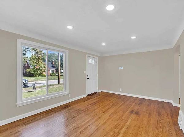 $1,050 / 3br - Beautifully renovated 3 bedroom, 1 bathroom cape cod for rent (Cleveland, OH)63907609927555121
