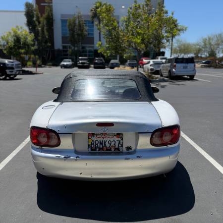 2000 Mazda Miata with a MANUAL TRANSMISSION! - $3,250 (90248)63615930035585123