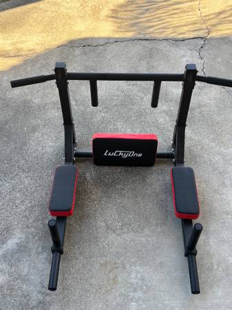 Lucky one pull up bar. New 1