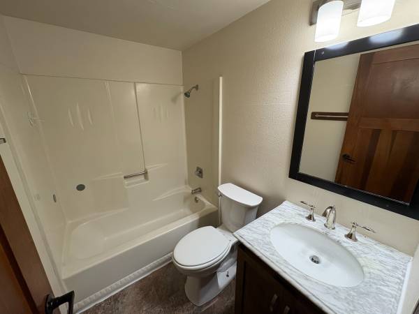 $925 / 2 habitaciones - 650 pies² - 3207 Eldorado Blvd. #1 - Disponible AHORA (Eau Claire, WI)63845958252545123