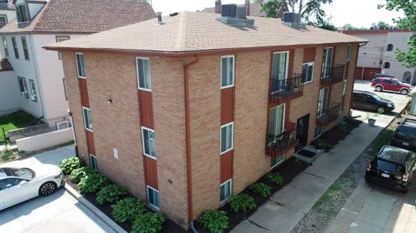 $1,050 / 2br - 650ft2 - Live in a BeeHive near UNMC Nebraska Medicine, Midtown, Blackstone (Midtown Omaha)63681623607425120