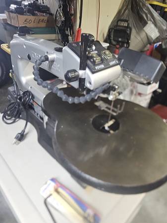 DREMEL VARIABLE SPEED 16" SCROLL SAW 1