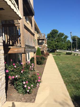 $1,325 / 1br - Beautiful 1 Bedroom Apartment w/ Step Out Balcony (Aurora)63959878176898120