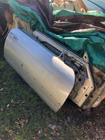 Piezas de Mercedes - w123 y w124, r107 - $1 (Sacramento)63470117055873123