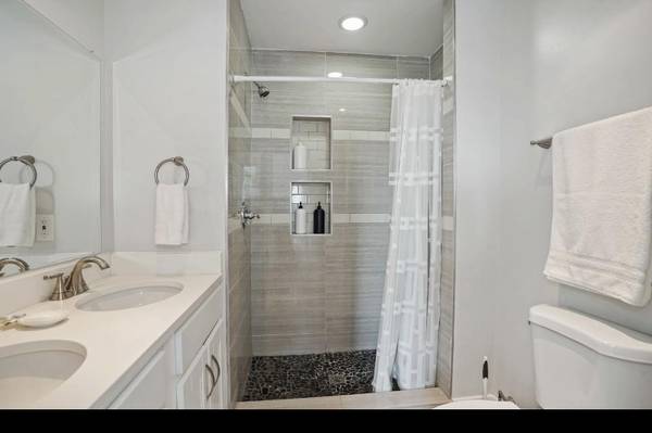 $3150.00 / 3br - 1400ft2 - Casa adosada en DC con estacionamiento, ¡en comunidad vibrante!63822604688259121