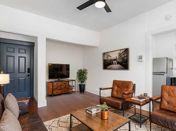 $1,299 / 1br - Multiple Local Parks - Recycling - Convenient Downtown Location (Slabtown)64039055629185123