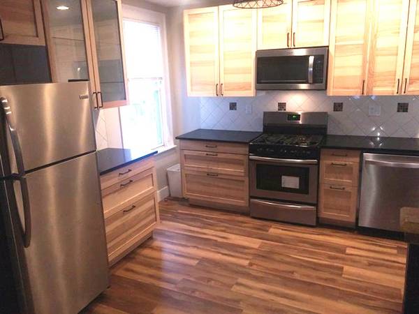 $2,800 / 3br - & 2 Full Baths .....On Wooster Street.................Pets Possible !! (New Haven)64010165532930121